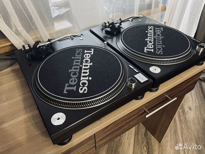 Пара виниловых пригрывателей Тесhniсs SL 1200мk3d