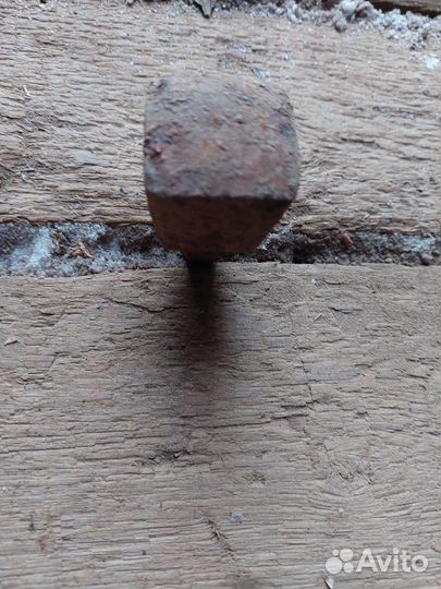 Старинные наковальни