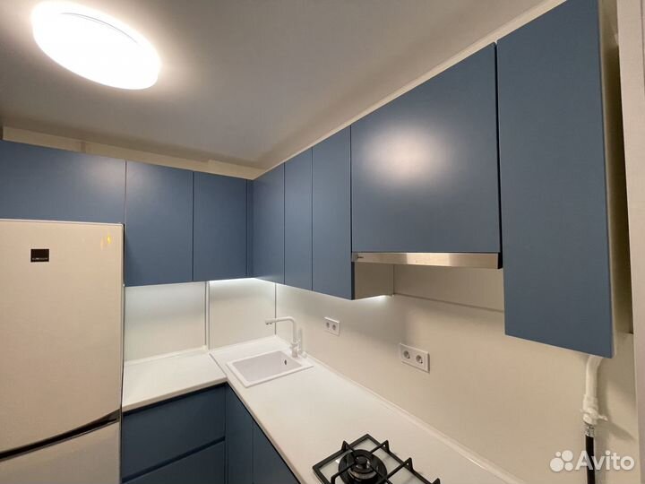 Кухонный гарнитур. Угловая кухня без ручек ксп:169