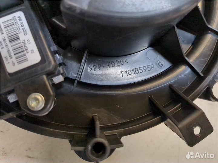 Двигатель отопителя Audi A3, 2016