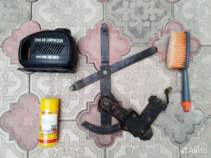 Стеклоподъёмник.Компрессор.Щетка. Салфетки