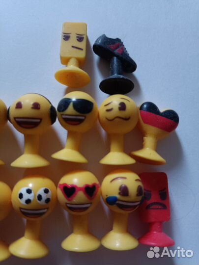 Прилипали футбольные эмодзи