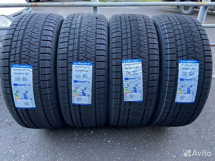 Triangle PL02 225/45 R19 и 255/40 R19 96V