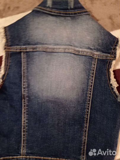 Джинсовый жилет на девочку