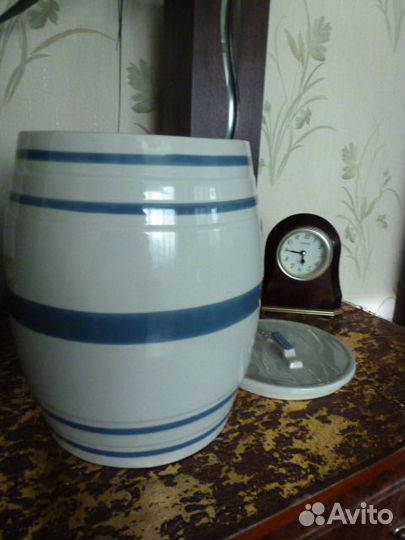 Бочонок с крышкой керамический