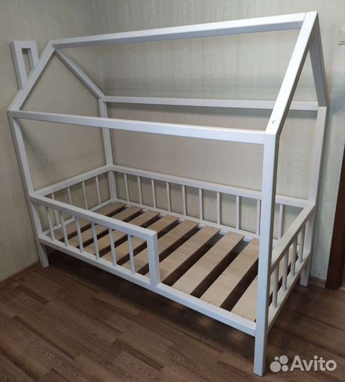 Кроватка домик