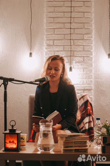 Актриса дубляжа, диктор