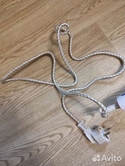 Паровой утюжок-отпариватель