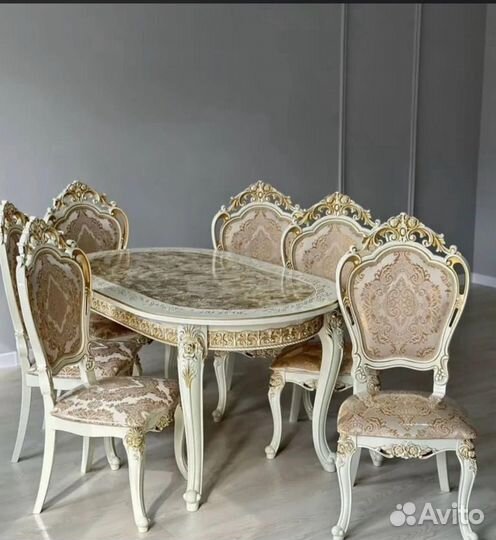 Стол и стулья