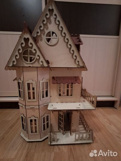 Домик кукольный с мебелью деревянный