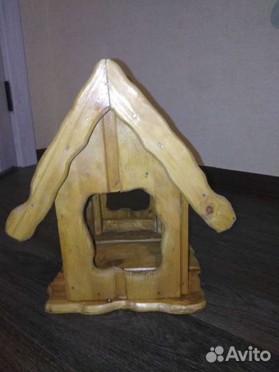 Кормушка для птиц из дерева