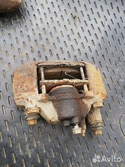 Тормозной суппорт Мазда Демио 1