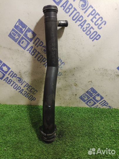 Патрубок системы охлаждения Volkswagen Golf 5