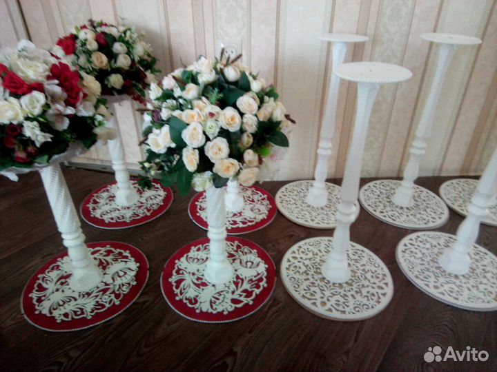 Стойки с цветами