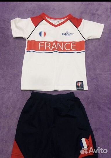 Футбольная форма: футболка и шорты