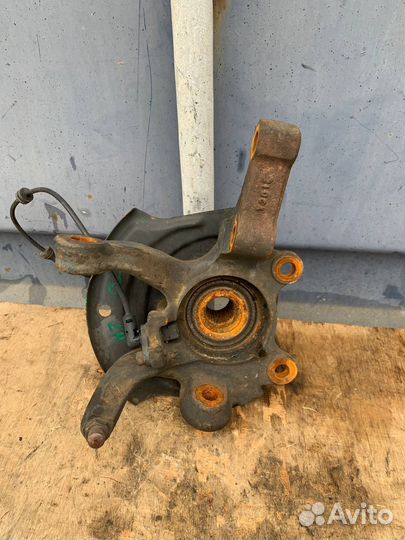 Кулак поворотный передний левый Nissan X-Trail t30