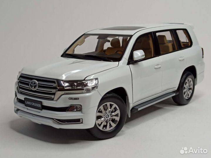 Toyota Land Cruiser 200 (LHD) White 1:18 Kengfai