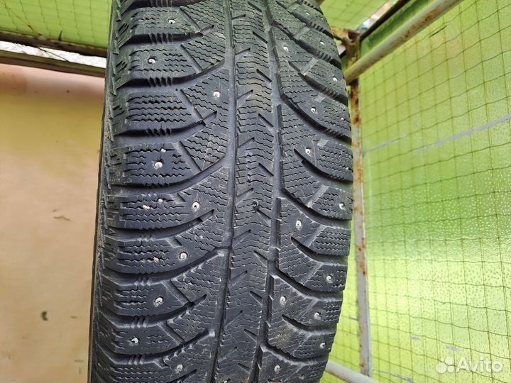 Bridgestone Ice Cruiser 7000 205/60 R16 92T