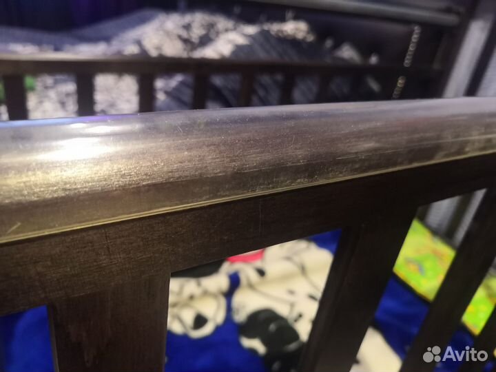 Кроватка детская с маятником