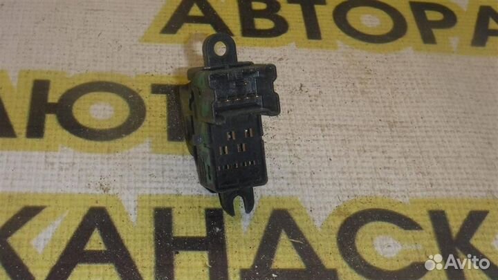 Кнопка стеклоподъемника Nissan Qashqai (J10) 2006