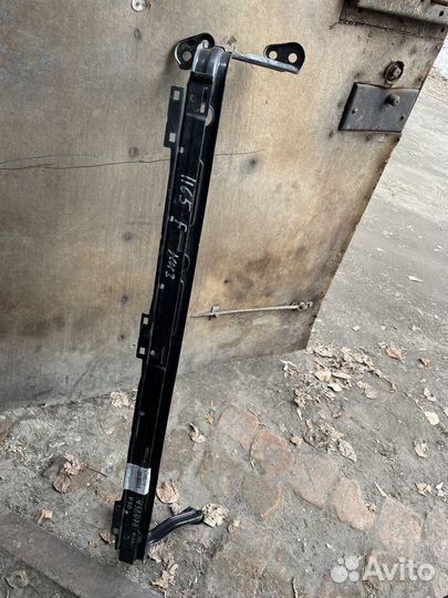 Нижняя рамка радиатора volvo s40 ll