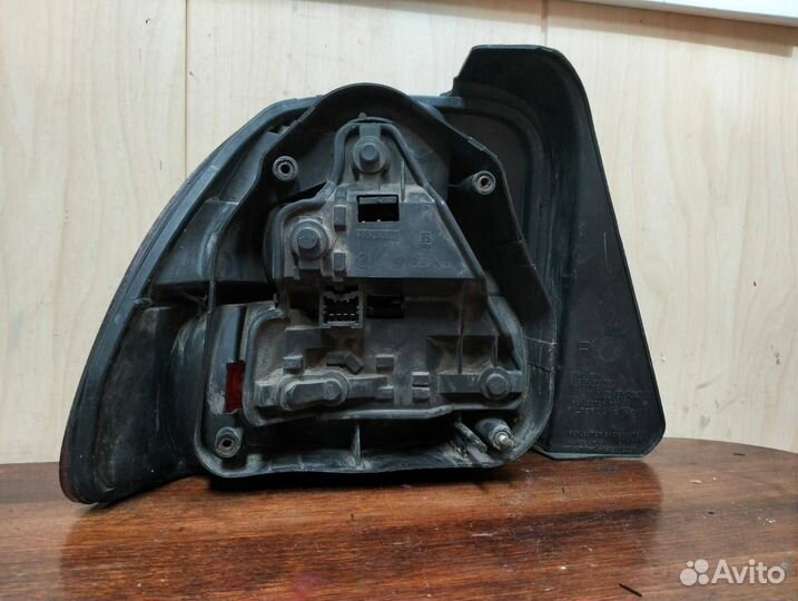 Задний правый фонарь Rover400