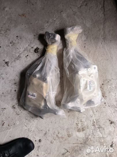 Кулак поворотный lexus ls 460 2011