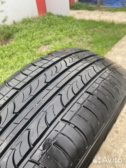 Roadstone Classe Premiere CP672 215/60 R17 96H