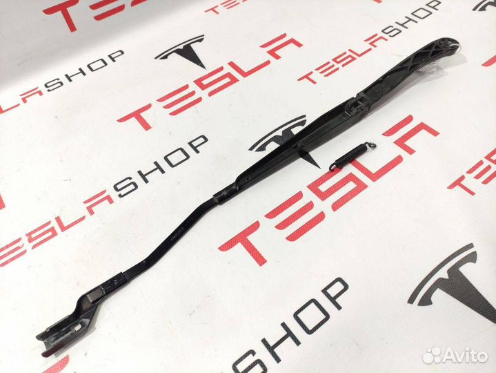Поводок стеклоочистителя левый Tesla Model S 2015