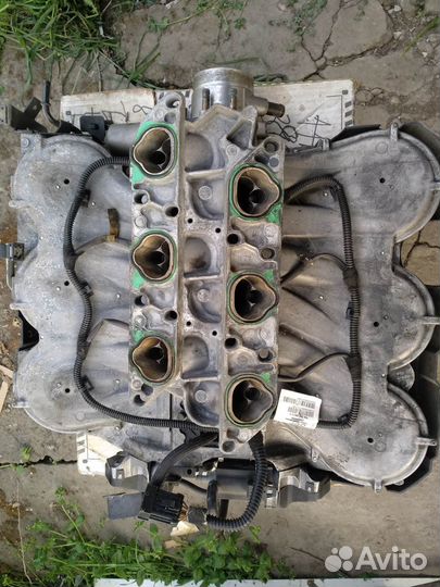 Впускной коллектор в сборе и мебельная прессвайма