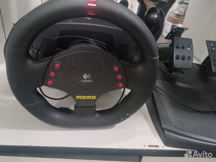 Игровой руль logitech momo
