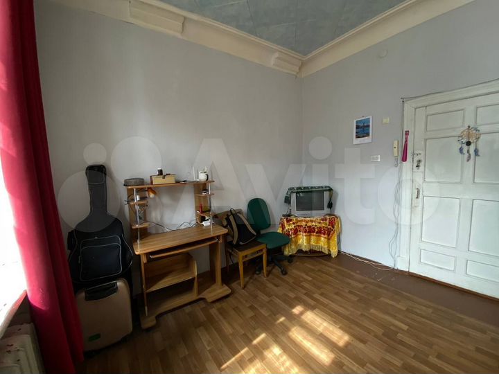 Комната 19 м² в 8-к., 3/3 эт.