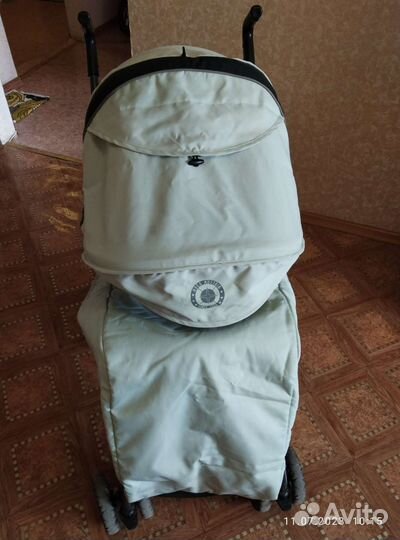 Прогулочная коляска трость