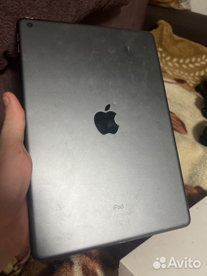 iPad 7 32gb, не включается, сломан
