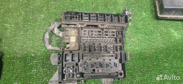 Блок предохранителей Mitsubishi Lancer