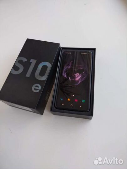 Телефон Samsung s 10 e