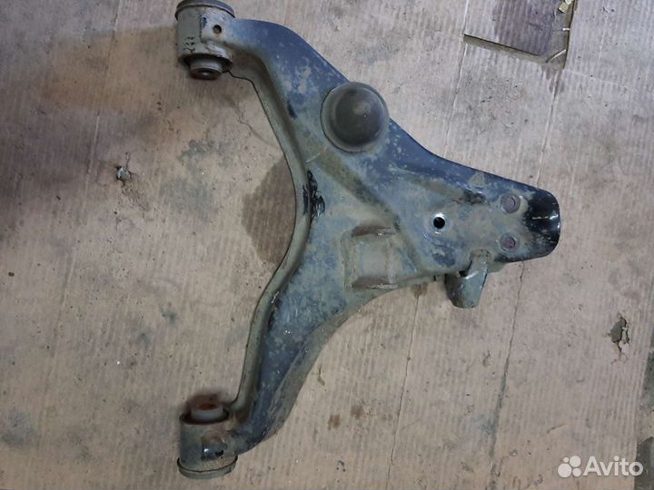 Рычаг передний нижний левый Мицубиси L200