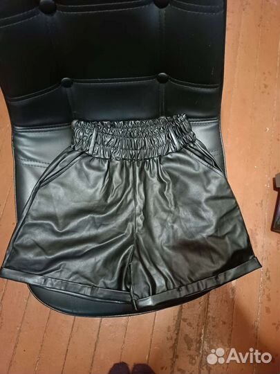Шорты искусственная кожа 40-42 новые