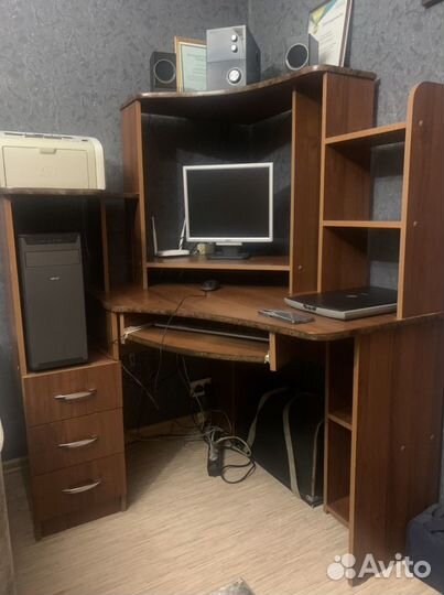 Компьютерный стол