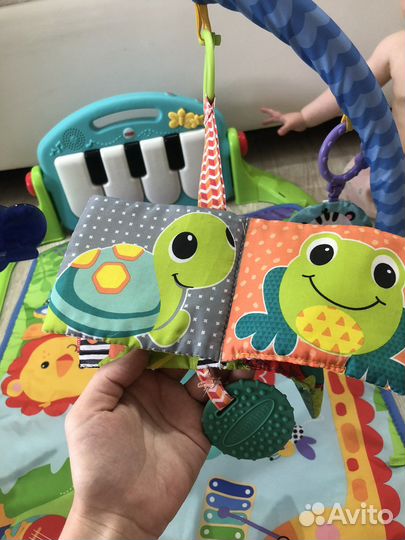 Развивающий коврик fisher price с пианино