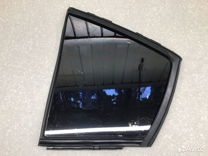 Стекло двери задней правой Subaru Legacy (B14) 201
