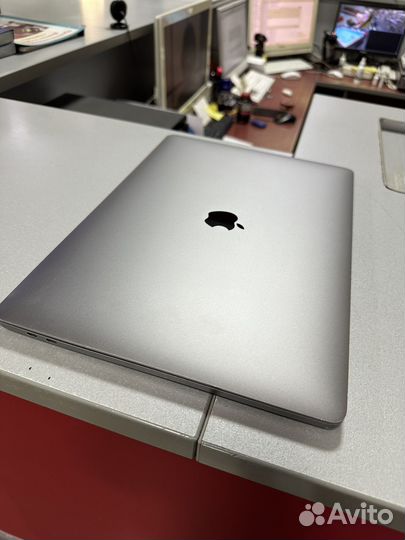 Macbook pro 15 2018 i7 16gb