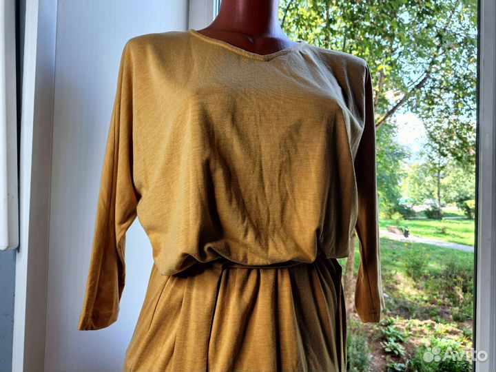 Платье женское, отрезное по талии почти новое