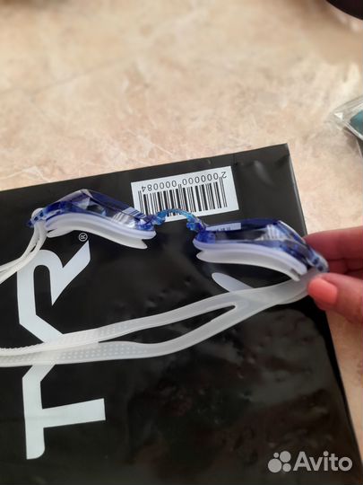 Шапка и очки для плавания