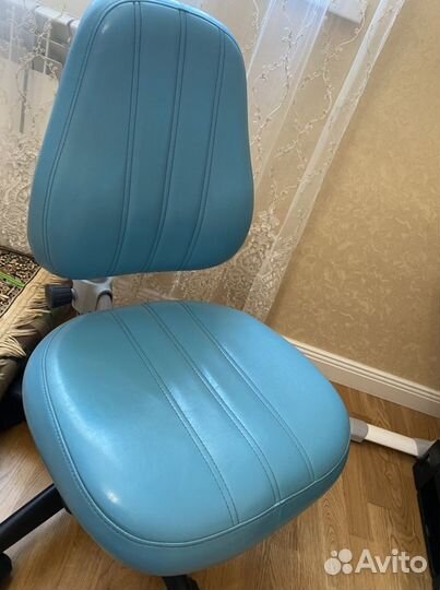 Школьная парта и стул