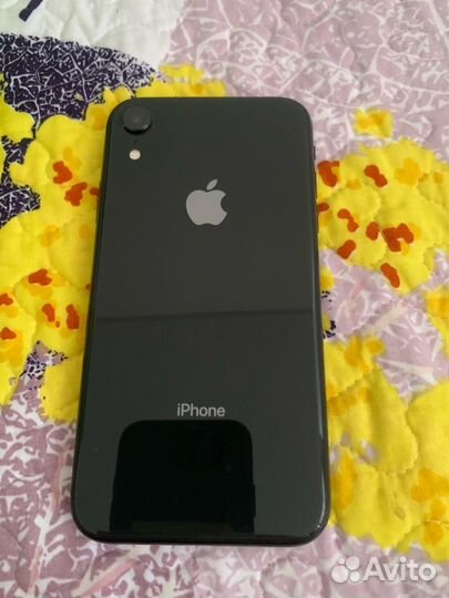 Телефон iPhone XR