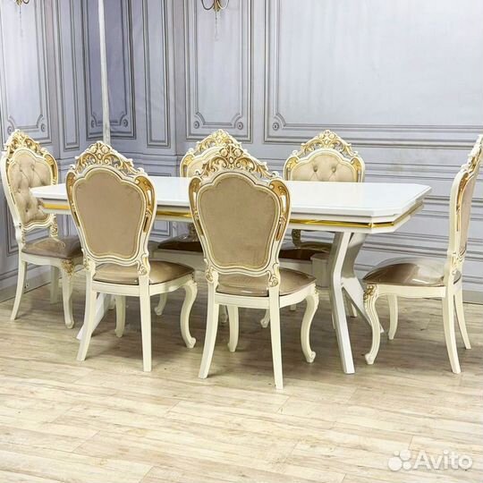 Стол и стулья