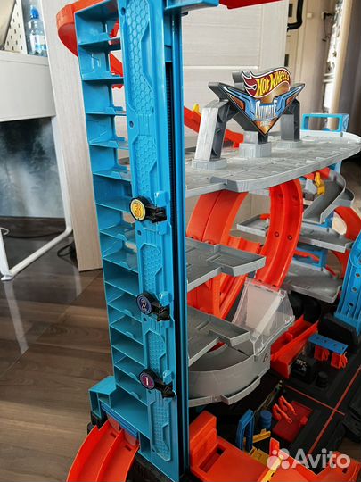 Hot wheels гараж с акулой парковка