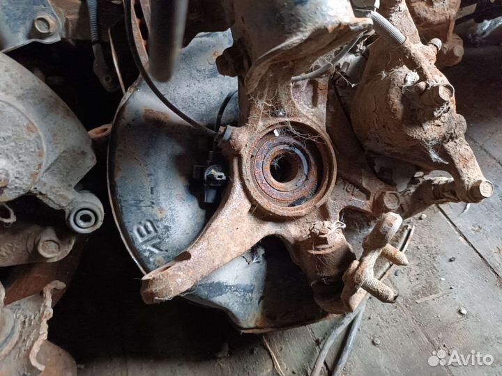 Поворотный кулак передний правый civic 8 цивик 8