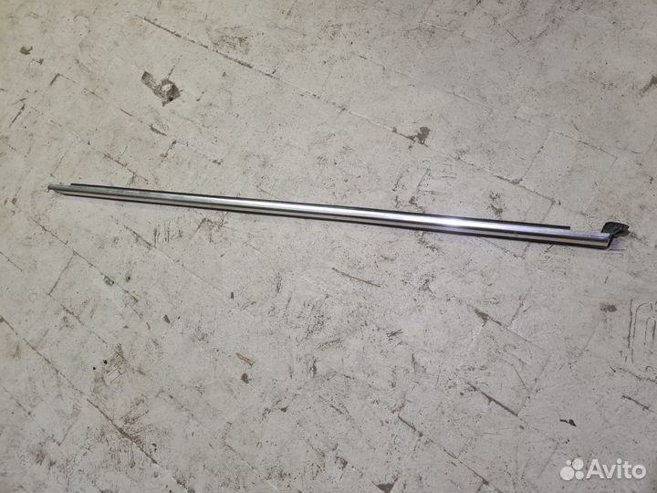 Накладка стекла заднего левого VW Passat B8